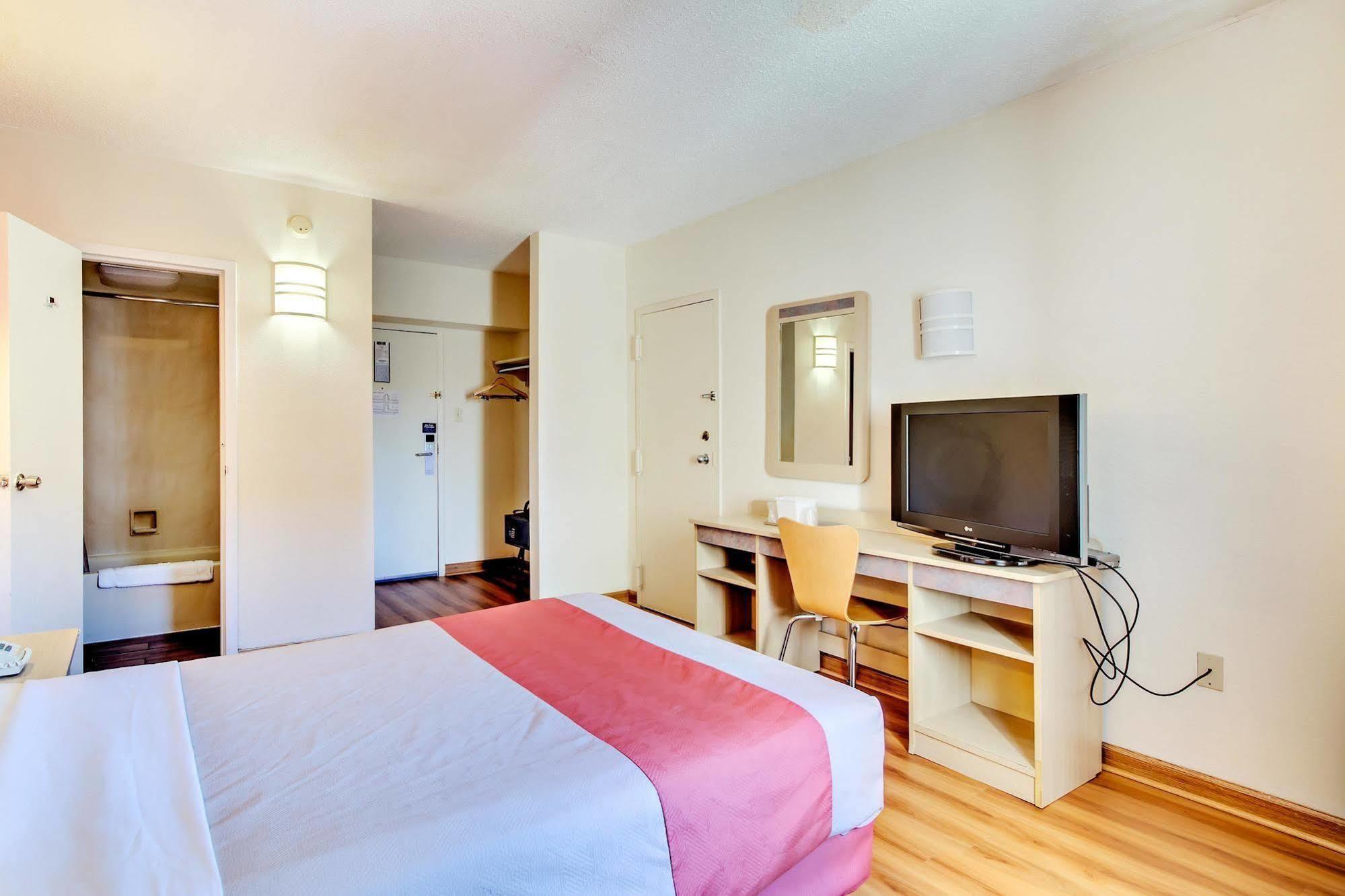 Hotel 6-washington, Dc 2*